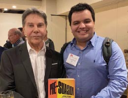 Foto de Gustavo Couto e Robert Cialdini